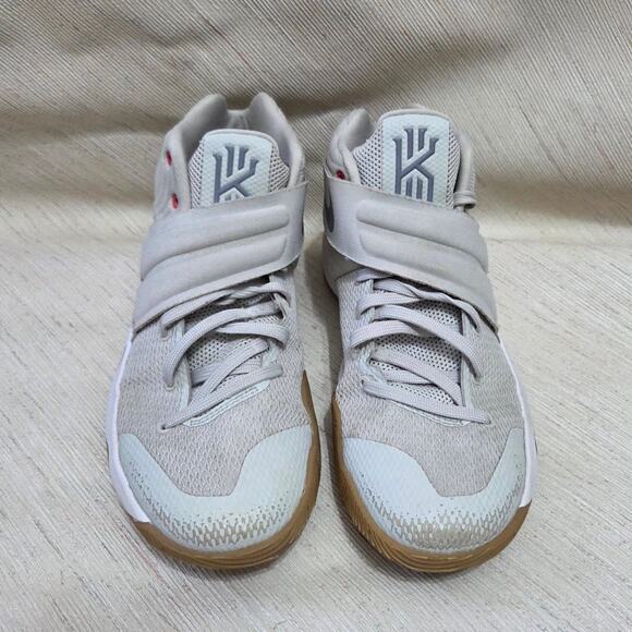 Nike women's JBY basketball shoes size 7.5, lace up and Velcro - Picture 2 of 8